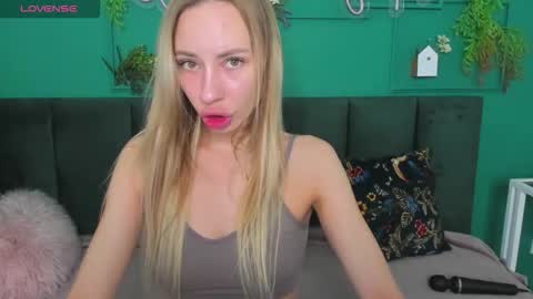 Snapshot of diana_garrett chatting on September 28, 1:47 am Diana  online show from September 28, 1:47 am