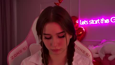 Snapshot of dianabecker chatting on February 11, 9:35 pm Diana online show from February 11, 9:35 pm