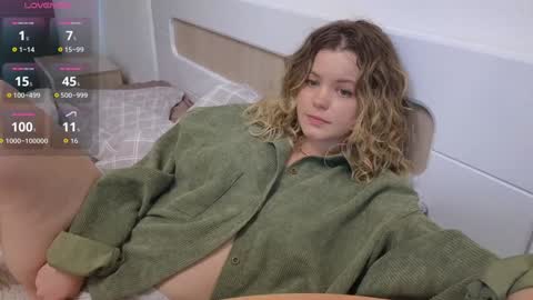 Snapshot of dianaholiday chatting on September 21, 1:37 pm Olga online show from September 21, 1:37 pm
