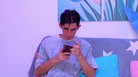 Ana  Leo online show from February 6, 1:47 pm