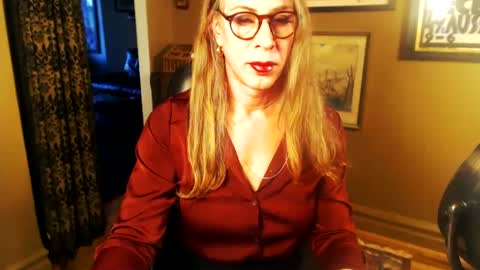 Snapshot of dianeroberts chatting on September 22, 10:14 pm Diane Roberts-Tease and Humiliation online show from September 22, 10:14 pm