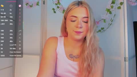 Snapshot of diannedibartolo chatting on September 28, 7:12 pm diannedibartolo online show from September 28, 7:12 pm