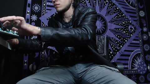 DICAPRIO online show from February 7, 4:46 pm