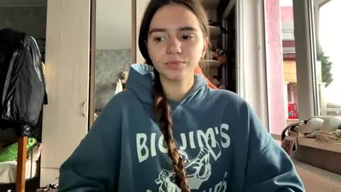 Leila online show from December 2, 9:18 am