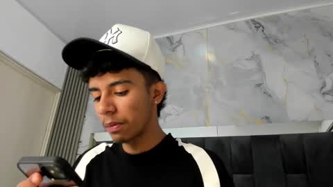 dikey_18 online show from March 7, 9:06 pm