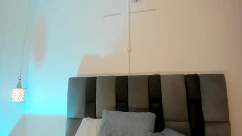 dikey_18 online show from September 30, 10:31 pm