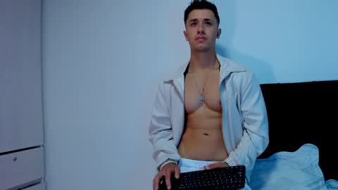 Snapshot of dilan_coy chatting on February 17, 4:17 pm Dilan Coy online show from February 17, 4:17 pm