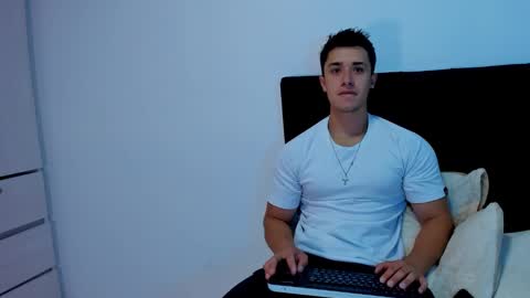 Snapshot of dilan_coy chatting on January 20, 3:07 pm Dilan Coy online show from January 20, 3:07 pm