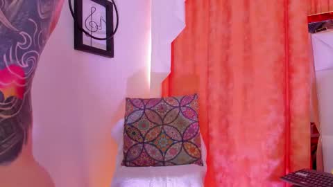 dilan_scootk_ online show from March 7, 8:20 pm