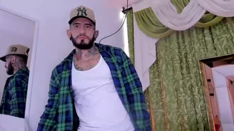 dilan_scootk_ online show from January 12, 7:32 pm