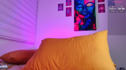 Julian Independent Model online show from March 13, 2:15 am