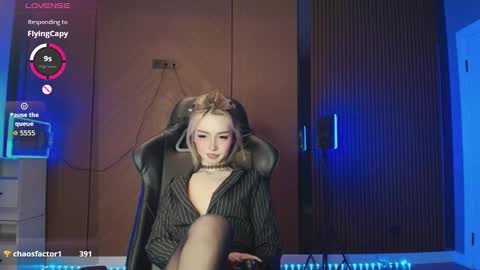 Reina online show from March 14, 1:37 pm