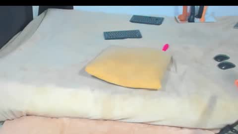 Snapshot of dip_chocolate chatting on March 11, 12:44 am chocolate online show from March 11, 12:44 am
