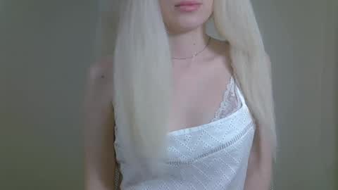 DitaMilton online show from October 1, 8:41 pm