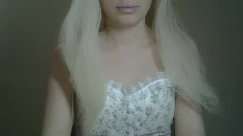 DitaMilton online show from March 3, 4:05 pm