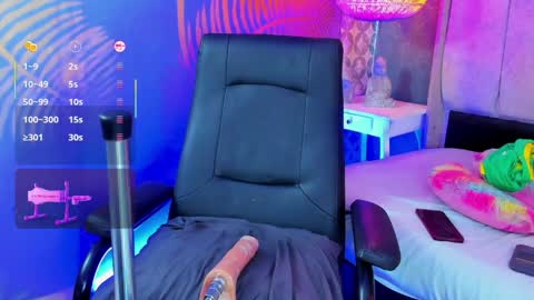 divaluna_ online show from April 1, 12:44 am