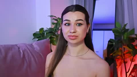 Tia online show from May 15, 10:06 pm