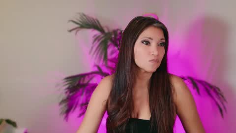 DivineLynn online show from May 15, 2:46 pm