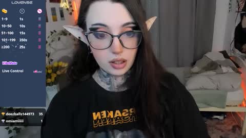 Snapshot of dixipixi_ chatting on September 21, 8:07 am dixipixi_ online show from September 21, 8:07 am