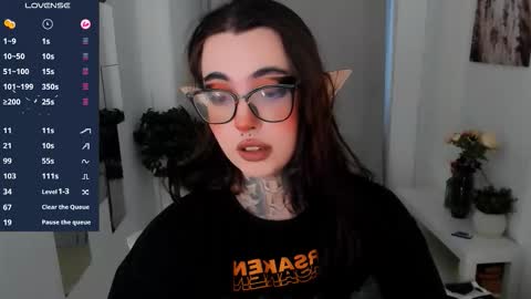 Snapshot of dixipixi_ chatting on October 12, 6:28 am dixipixi_ online show from October 12, 6:28 am