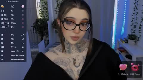 dixipixi_ online show from May 6, 7:03 am