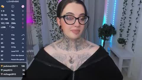 dixipixi_ online show from March 30, 8:58 am