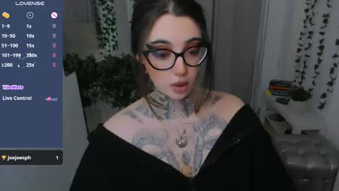 dixipixi_ online show from May 24, 7:15 am