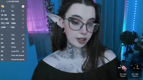 dixipixi_ online show from January 8, 5:46 am