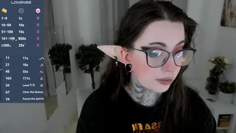 Snapshot of dixipixi_ chatting on October 9, 5:57 am dixipixi_ online show from October 9, 5:57 am