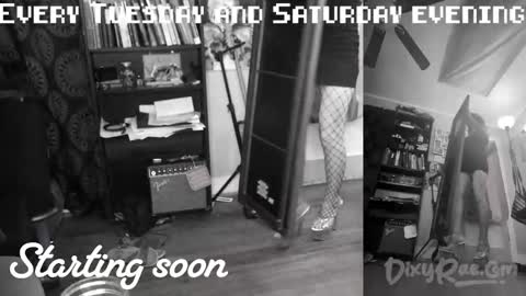 Snapshot of dixyrae chatting on October 12, 1:53 am Rae online show from October 12, 1:53 am