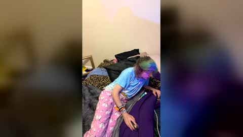 diztraxtion2468 online show from April 9, 6:19 am