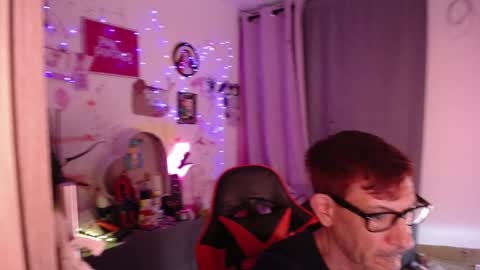 Snapshot of dlacarra chatting on December 28, 3:04 am David Lucky 13  online show from December 28, 3:04 am