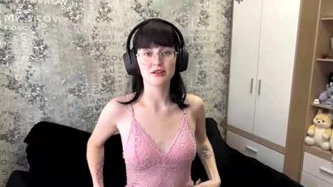 Annie PVT IS OPEN online show from September 15, 12:28 pm