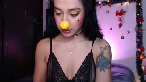 Snapshot of dolceclown_ chatting on December 11, 3:24 am dolceclown_ online show from December 11, 3:24 am