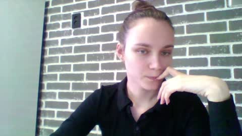 dolcezza_ online show from April 9, 11:05 am