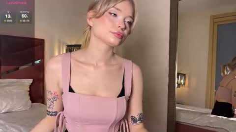 Snapshot of doll_from_venus chatting on September 14, 5:25 pm Dorothy Mayfield online show from September 14, 5:25 pm