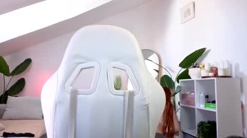 Your doll Lesli online show from October 12, 9:35 am