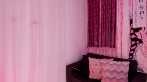 Snapshot of doll_venus chatting on September 23, 12:37 am Roxana independent model can you help me reach 100 hands up uwu online show from September 23, 12:37 am