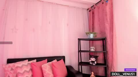Snapshot of doll_venus chatting on January 25, 11:22 pm Roxana independent model can you help me reach 100 hands up uwu online show from January 25, 11:22 pm