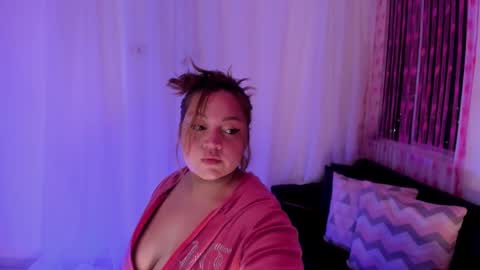 Snapshot of doll_venus chatting on October 1, 1:05 am Roxana independent model can you help me reach 100 hands up uwu online show from October 1, 1:05 am