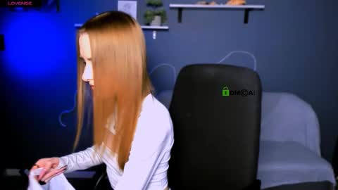 doll_vey online show from October 19, 7:07 pm