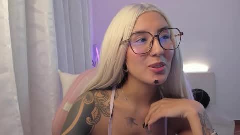 Snapshot of doll_waif chatting on September 30, 1:38 am veronica Independent model online show from September 30, 1:38 am