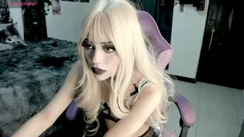 dolly_bones online show from April 15, 2:48 am