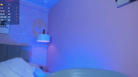 Call me Zoe  online show from September 13, 11:07 pm