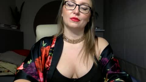 DOM MUMMY online show from October 22, 5:43 am