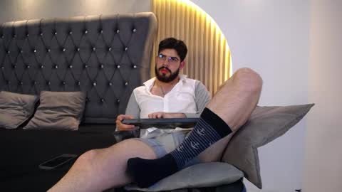 domboy  online show from May 3, 9:10 pm