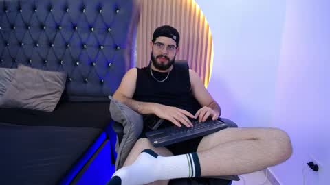 domboy  online show from May 4, 9:54 pm