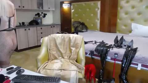 domcaprisse online show from October 22, 12:29 pm