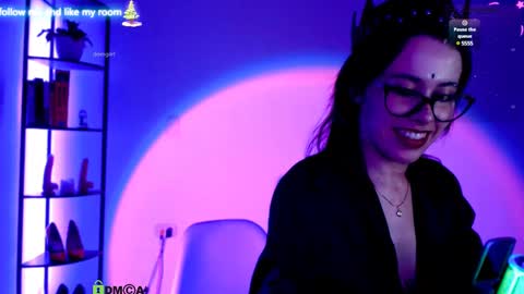 Snapshot of domgiirl chatting on December 19, 2:12 am Mistress online show from December 19, 2:12 am