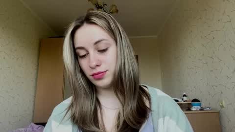 Mia online show from May 15, 8:12 am